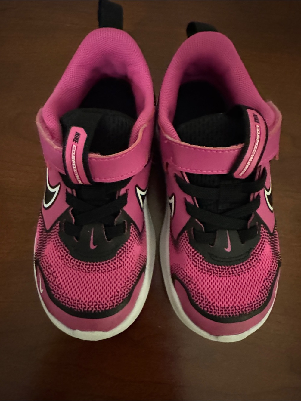 Like New Nike Cosmic Runners 9C 🩷